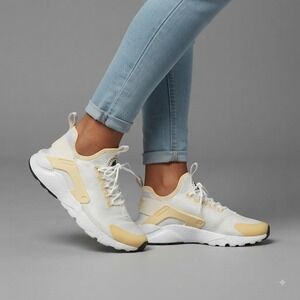 Nike Air Huarache Womans 7.5 Run Ultra White Pale Yellow Sneakers 819151-102